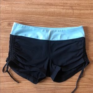 GAP Body Fit Scrunch Short